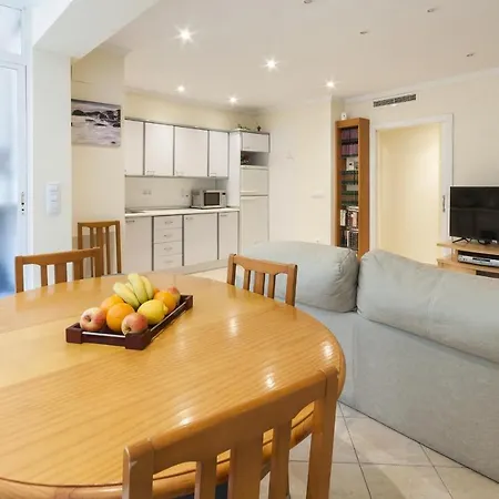 Majestic Apartment *